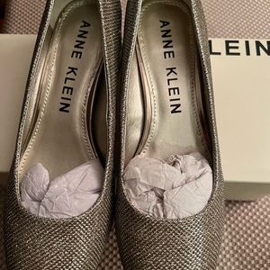 Anne Klein Gold Sparkly Block-Heel Pumps  9M